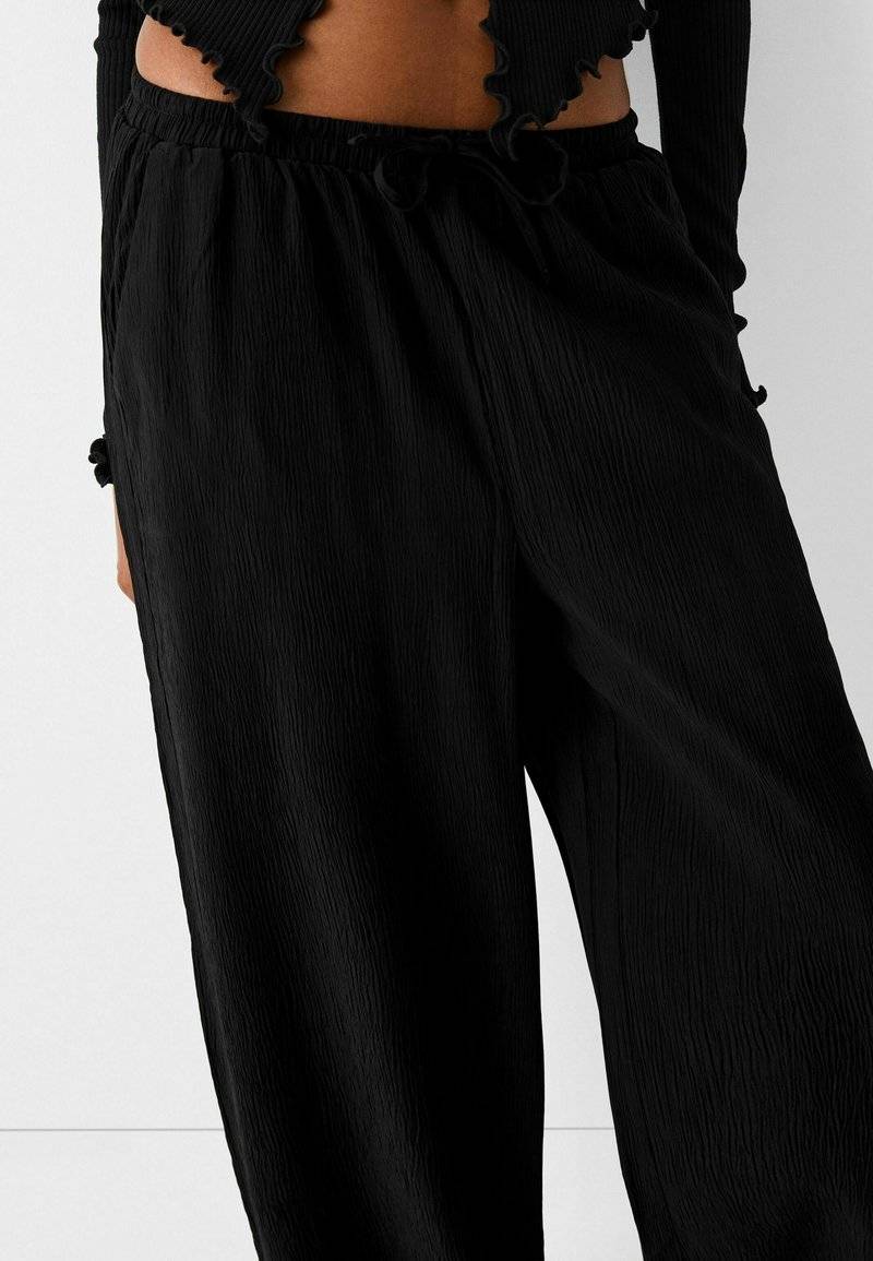 Bershka Bershka Trousers - black Letzte 3 Tage
