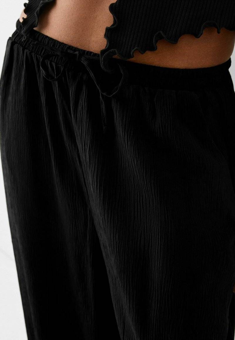 Bershka Bershka Trousers - black Letzte 3 Tage
