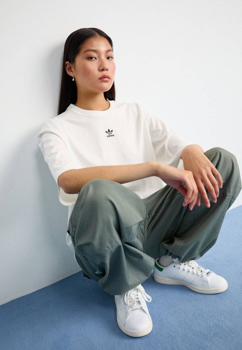 adidas Originals adidas Originals ESSENTIALS BOYFRIEND - Basic T-shirt - cloud white Zeitbegrenzte Promotion