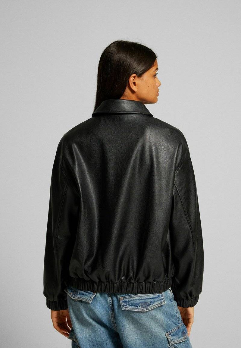 Bershka Bershka DAD FIT - Faux leather jacket - black Sonderangebot der Fabrik