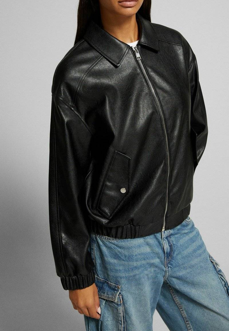 Bershka Bershka DAD FIT - Faux leather jacket - black Sonderangebot der Fabrik
