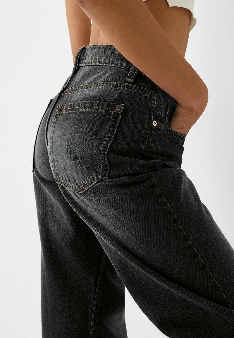Bershka Bershka BAGGY - Flared Jeans - black Bis zu 55% Rabatt
