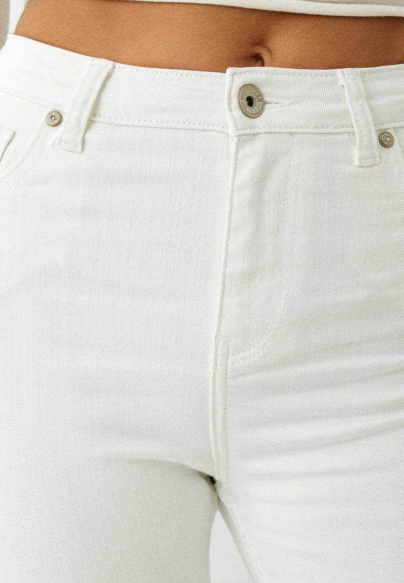 Bershka Bershka SUPER - Jeans Skinny Fit - white Discount Store für neue Produkte