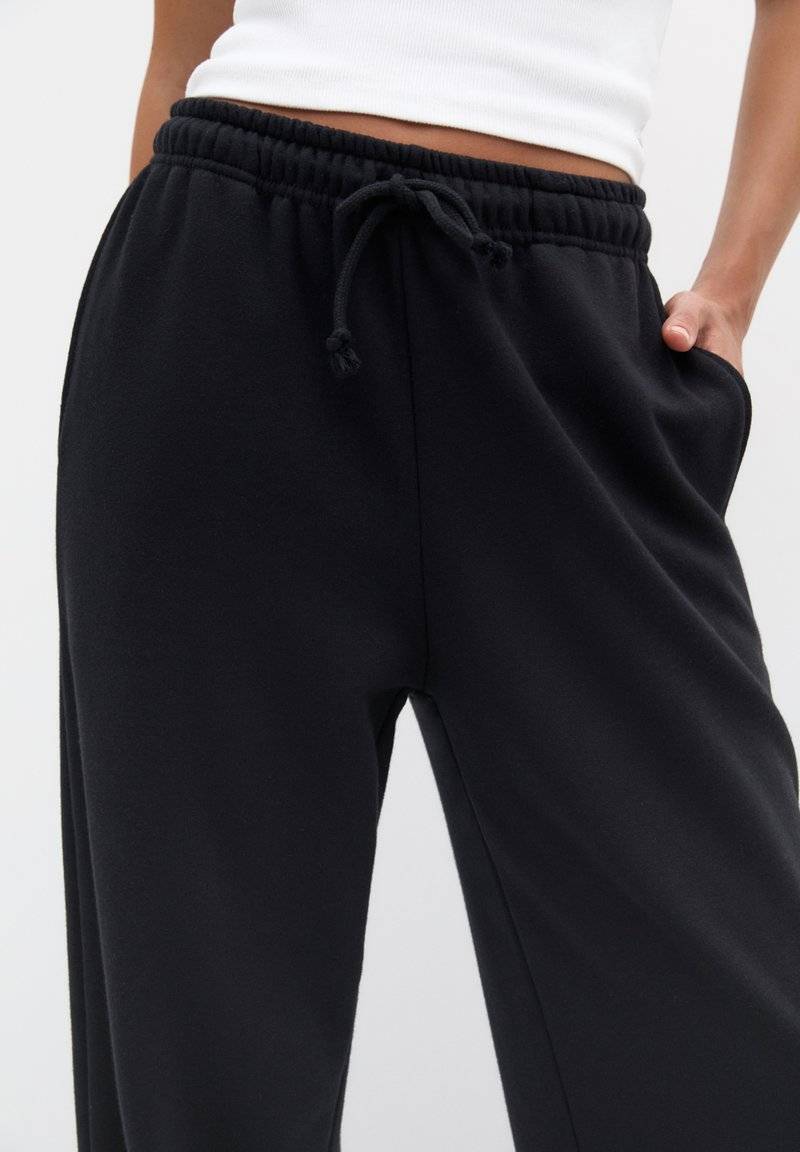 PULL&BEAR PULL&BEAR WIDE-LEG - Tracksuit bottoms - black Super Rabatt