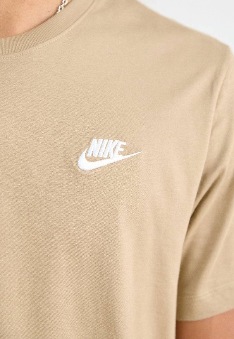 Nike Sportswear Nike Sportswear CLUB TEE - Basic T-shirt - khaki 50% Rabatt mit kostenlosem Versand