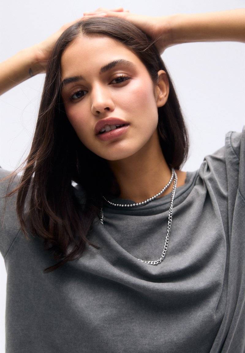 PULL&BEAR PULL&BEAR SHORT SLEEVE - Basic T-shirt - dark grey Nur noch ein Tag übrig