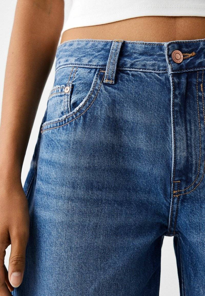 Bershka Bershka WIDE-LEG - Relaxed fit jeans - dark blue Kostenloser Versand international