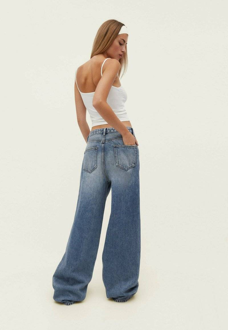 Stradivarius Stradivarius BAGGY - Flared Jeans - blue denim Black Friday Preise