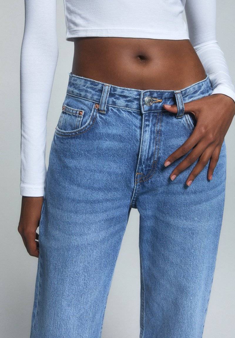 PULL&BEAR PULL&BEAR MID-WAIST - Straight leg jeans - blue denim Im Verkauf