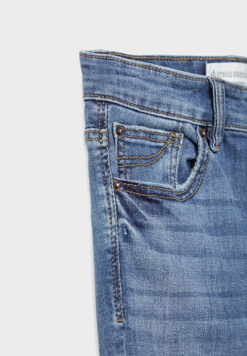 Stradivarius Stradivarius Jeans Skinny Fit - blue denim Rabatte dieses Monats
