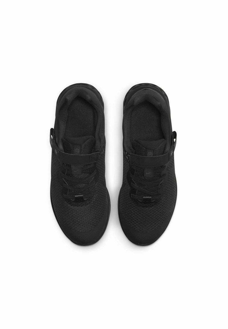 Nike Performance Nike Performance NIKE REVOLUTION 6 FLYEASE (GS - Neutral running shoes - black dark smoke grey black Letzte 3 Tage