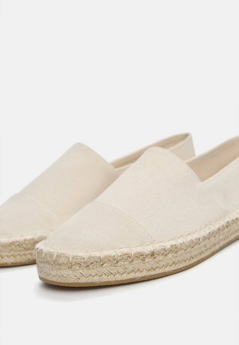 PULL&BEAR PULL&BEAR Espadrilles - beige Rabatte dieses Monats