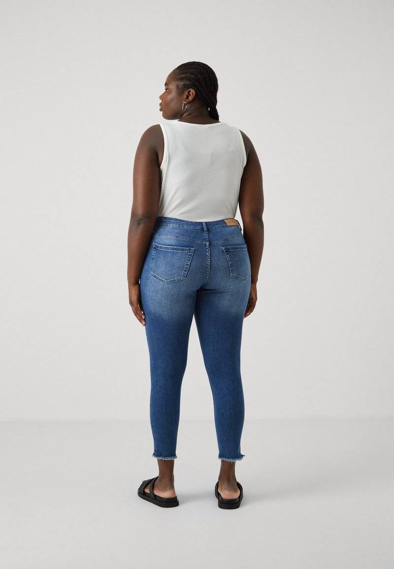 ONLY Carmakoma ONLY Carmakoma CARWILLY - Jeans Skinny Fit - medium blue denim Top Angebot