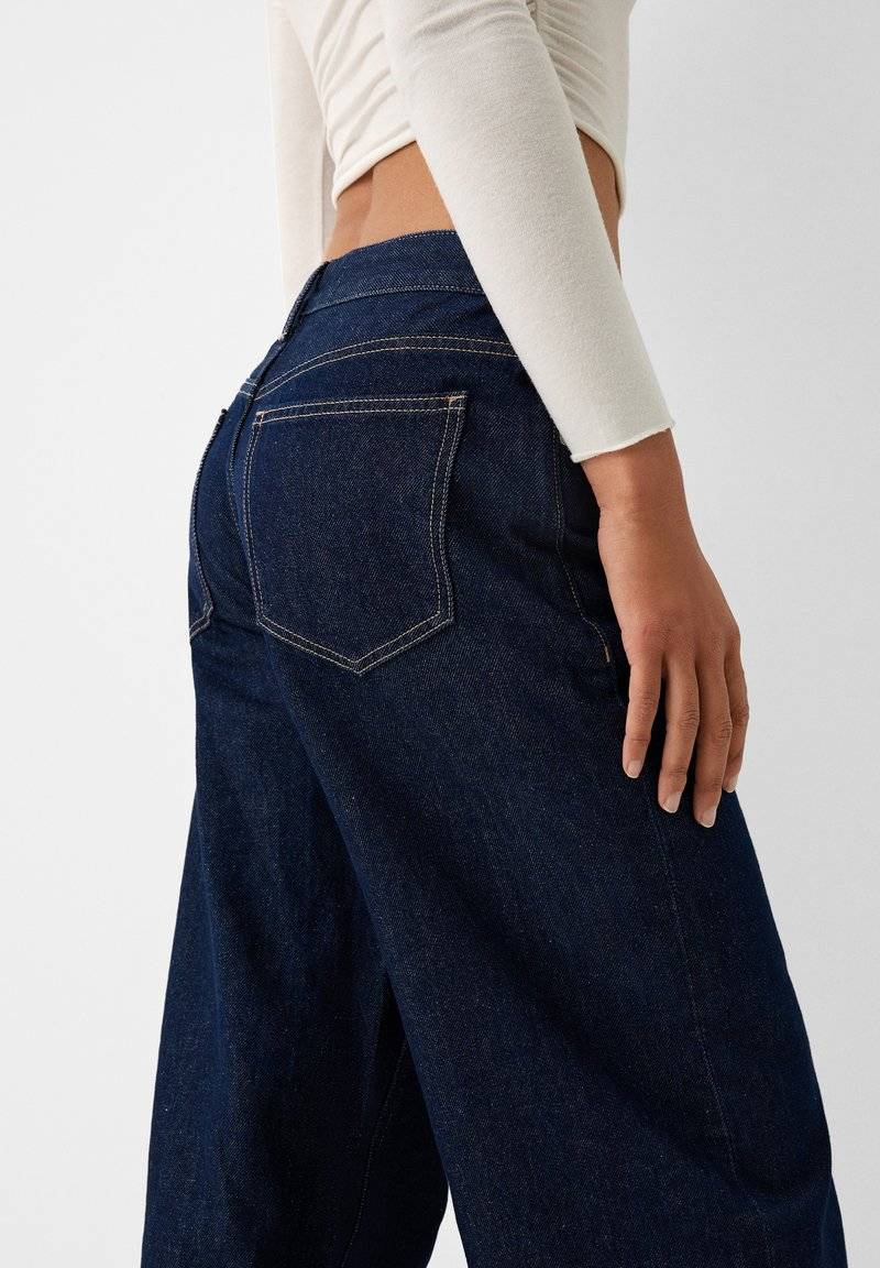 Bershka Bershka WIDE-LEG - Relaxed fit jeans - royal blue Neueste Mode