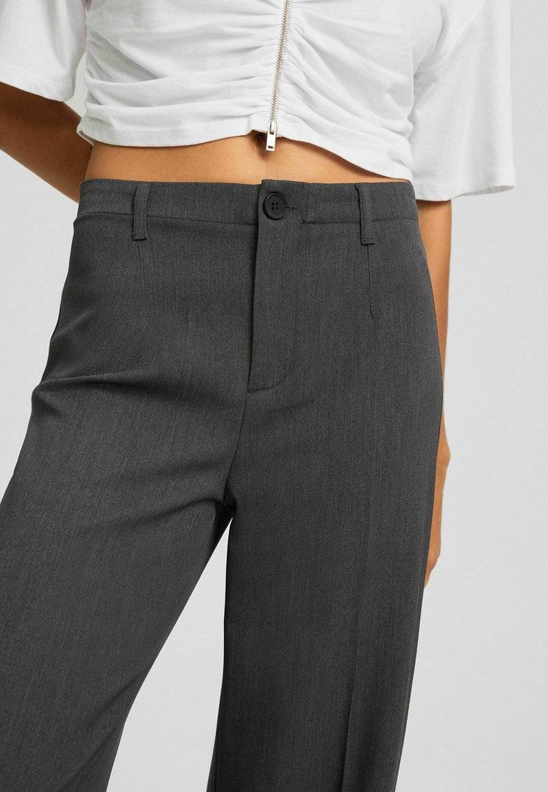 Bershka Bershka WIDE-LEG TAILORED - Trousers - mottled dark grey Blitzangebot
