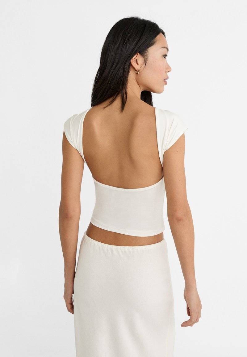 Stradivarius Stradivarius OPEN-BACK - Basic T-shirt - white VIP-Rabatte