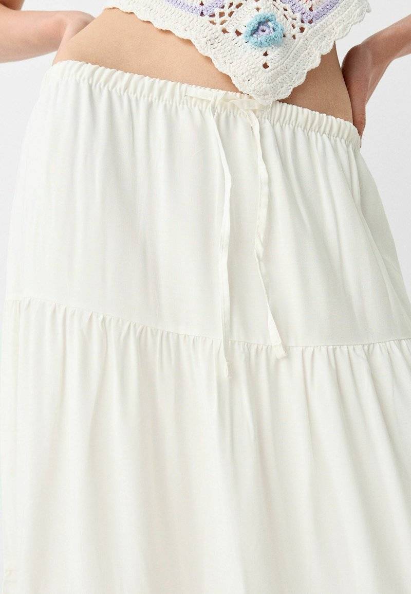 Bershka Bershka ELASTICATED - Maxi skirt - white Neueste Stile