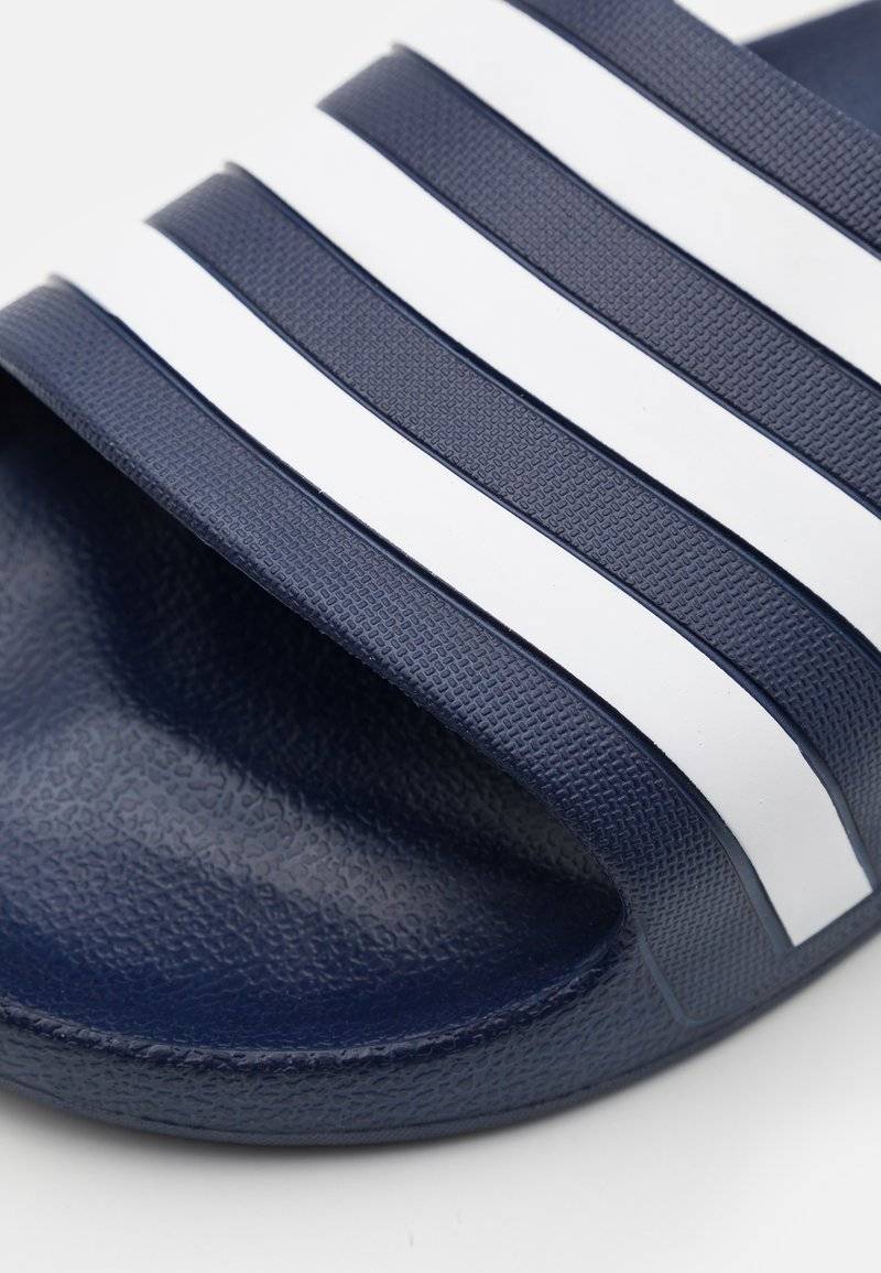 adidas Sportswear adidas Sportswear ADILETTE AQUA - Pool slides Vierteljährliche Förderung