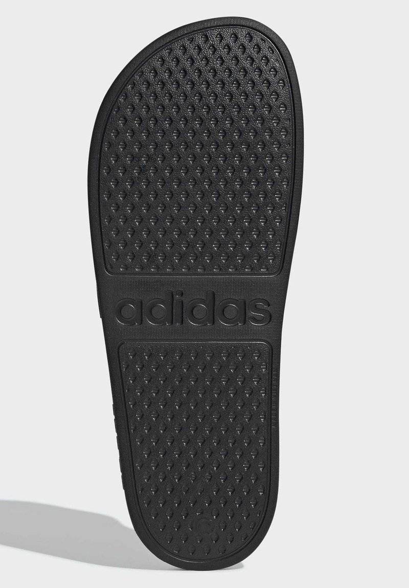 adidas Sportswear adidas Sportswear ADILETTE AQUA - Pool slides - core black gold met core black Kostenloser Versand international