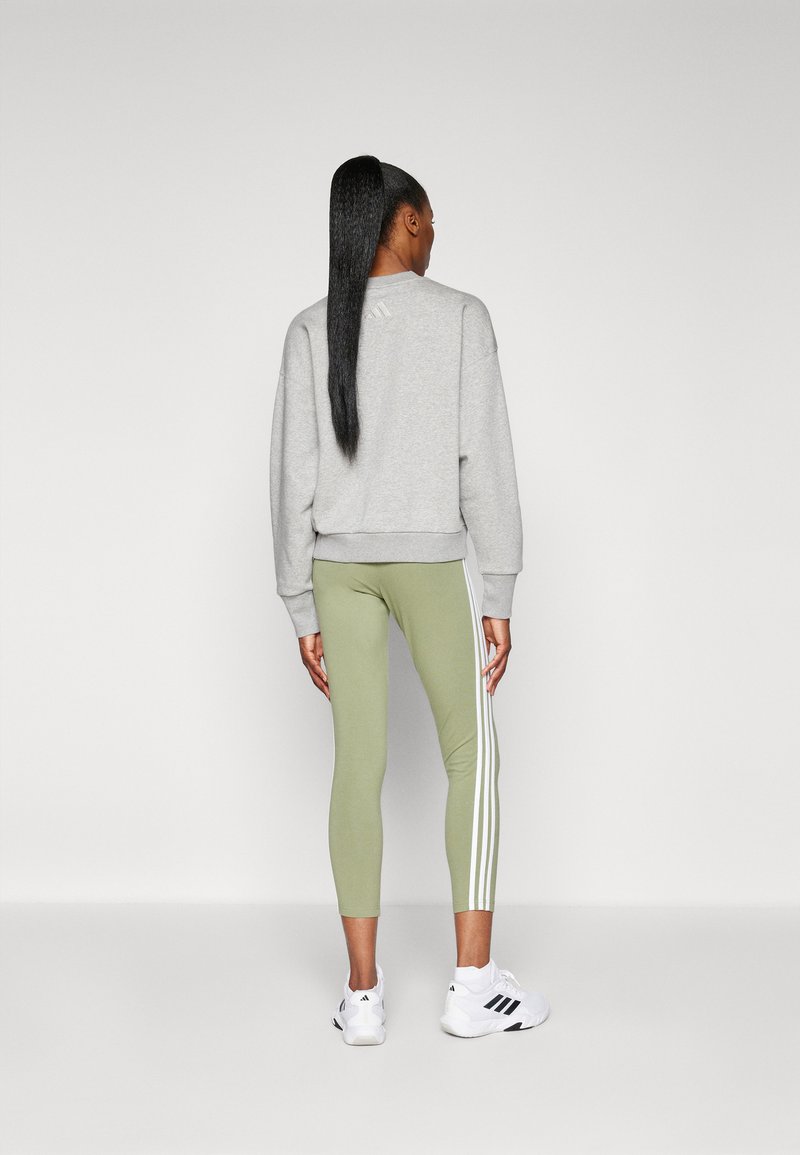 adidas Sportswear adidas Sportswear ESSENTIALS 3 STRIPES HIGH WAISTED - Leggings - tent green Rabatte dieses Monats