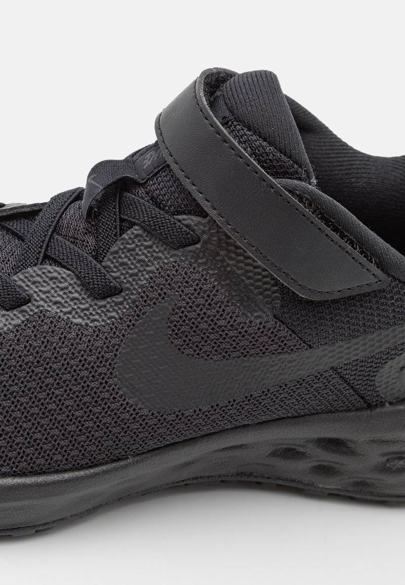 Nike Performance Nike Performance NIKE REVOLUTION 6 FLYEASE (PS - Neutral running shoes - black Outlet