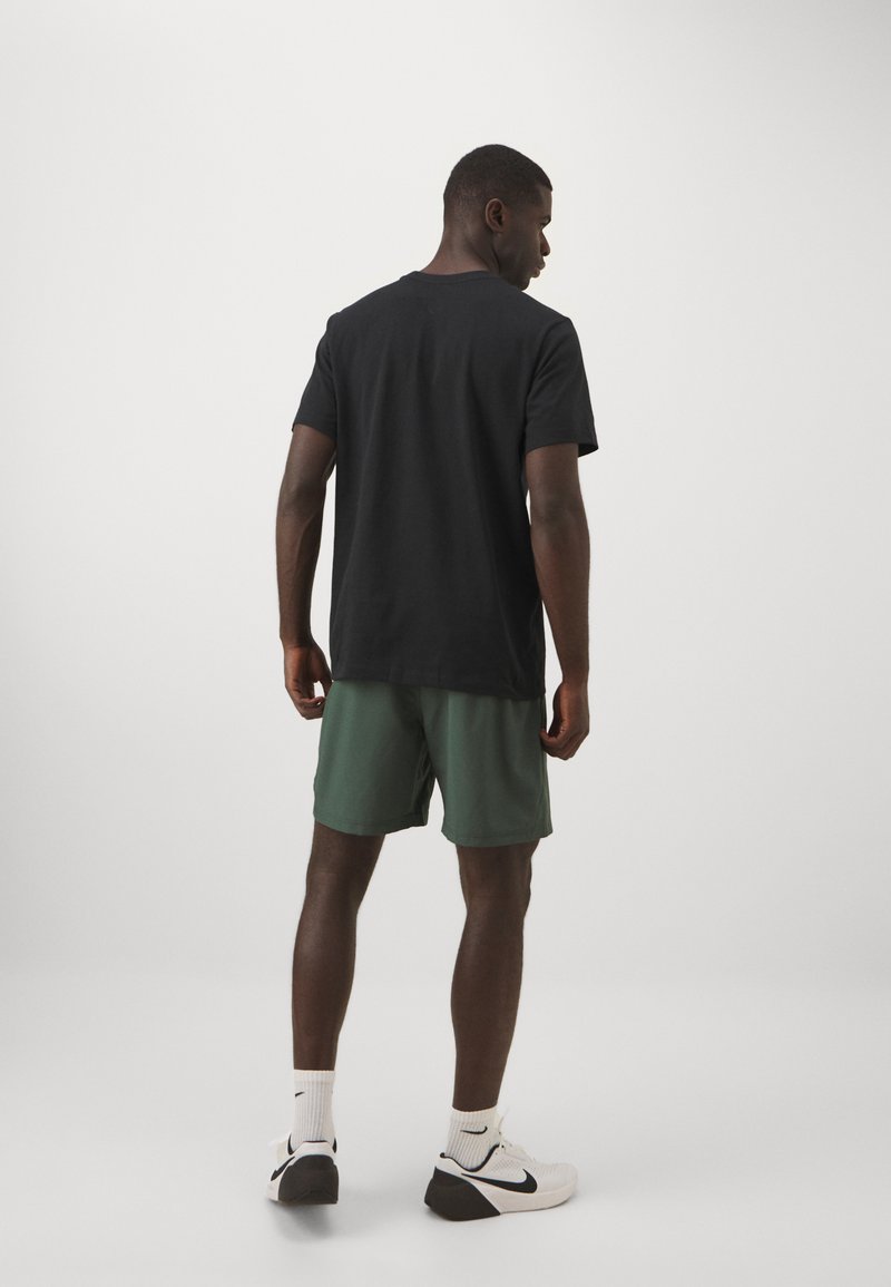 Nike Performance Nike Performance FORM SHORT - Sports shorts Angebote
