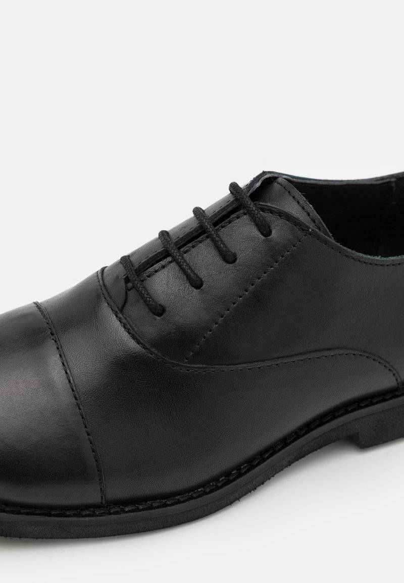Friboo Friboo LEATHER - Lace-ups - black Rabatt