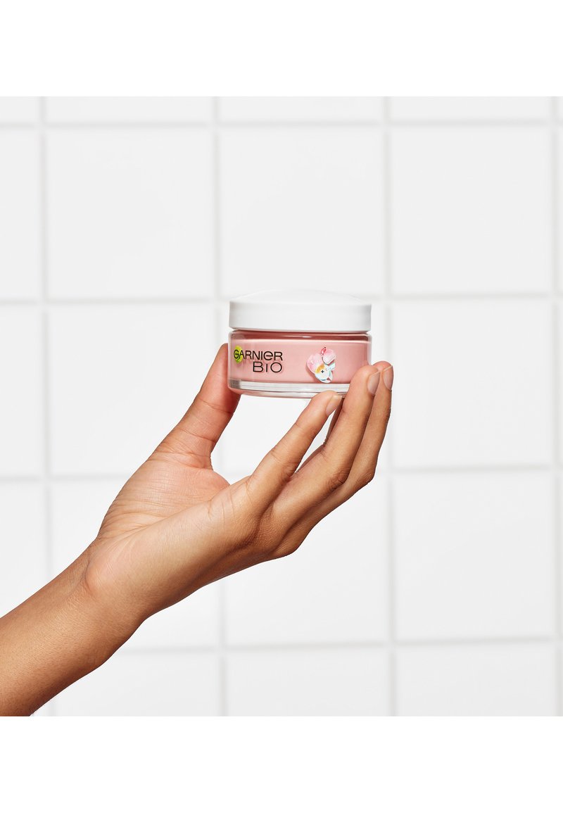 Garnier Garnier ORGANIC ROSY GLOW 3IN1 ROSÉ CREAM - Face cream Begrenzte Freigabe