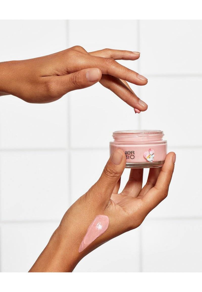 Garnier Garnier ORGANIC ROSY GLOW 3IN1 ROSÉ CREAM - Face cream Begrenzte Freigabe
