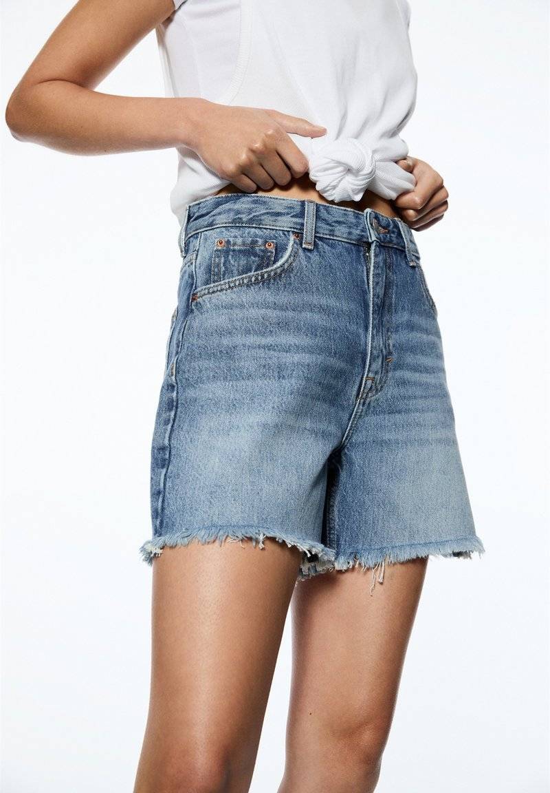 PULL&BEAR PULL&BEAR HIGH-WAIST - BERMUDA - Denim shorts - blue denim Vierteljährliche Förderung