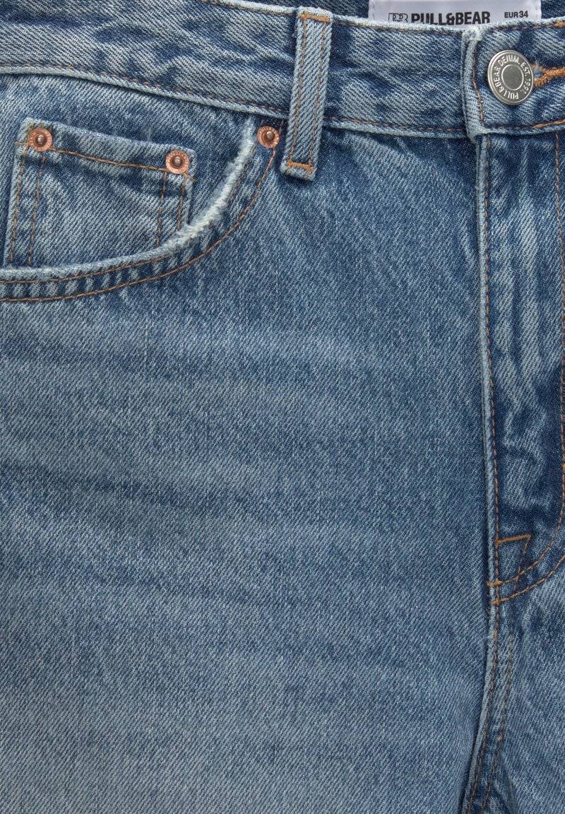 PULL&BEAR PULL&BEAR HIGH-WAIST - BERMUDA - Denim shorts - blue denim Vierteljährliche Förderung