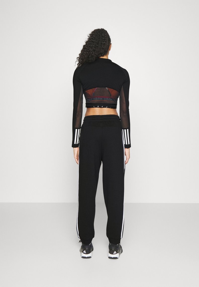 adidas Sportswear adidas Sportswear ESSENTIALS 3-STRIPES LOOSE-FIT - Tracksuit bottoms im Angebot