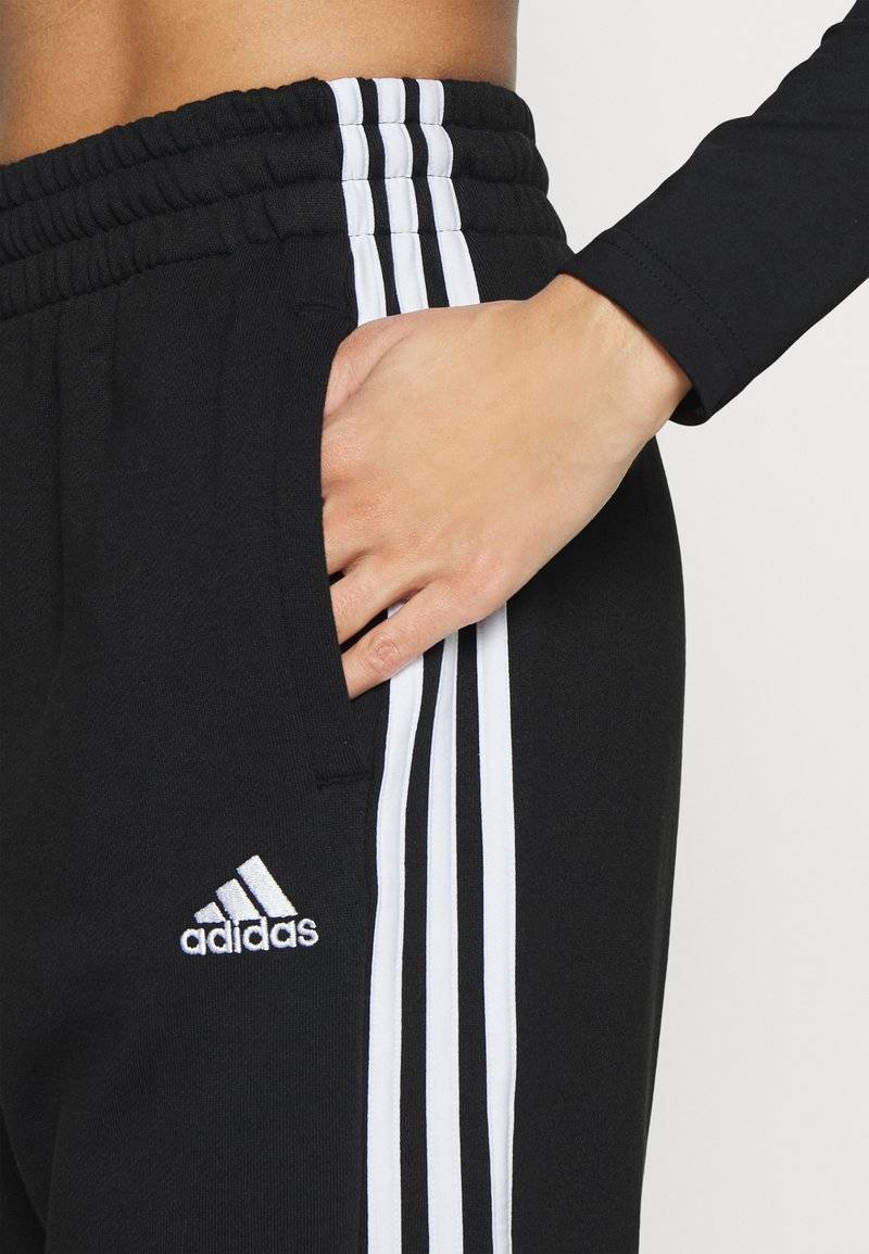 adidas Sportswear adidas Sportswear ESSENTIALS 3-STRIPES LOOSE-FIT - Tracksuit bottoms im Angebot