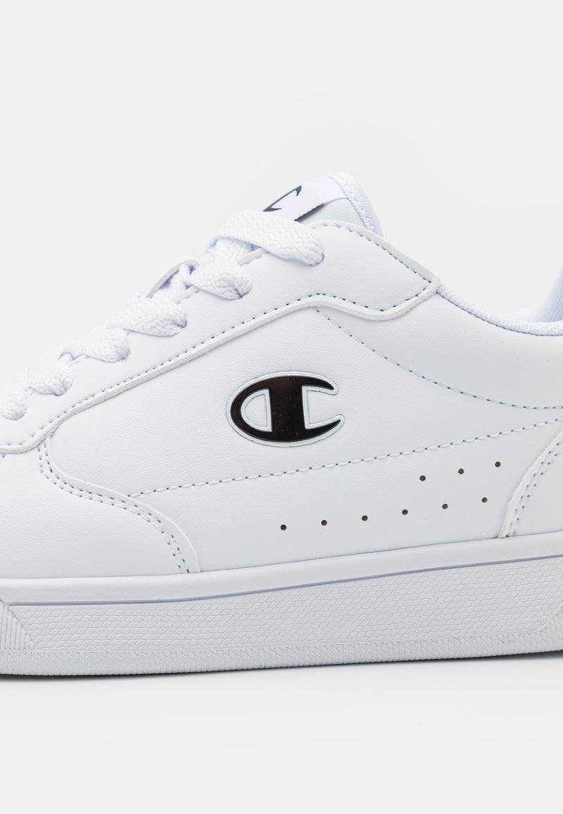 Champion Champion NEW COURT UNISEX - Training shoe - white Exklusivangebot