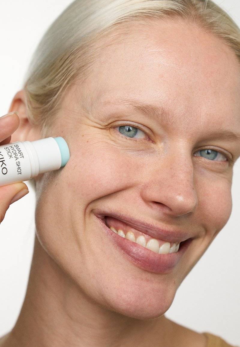 KIKO Milano KIKO Milano SMART HYDRASHOT STICK - Face cream Riesige Ersparnisse