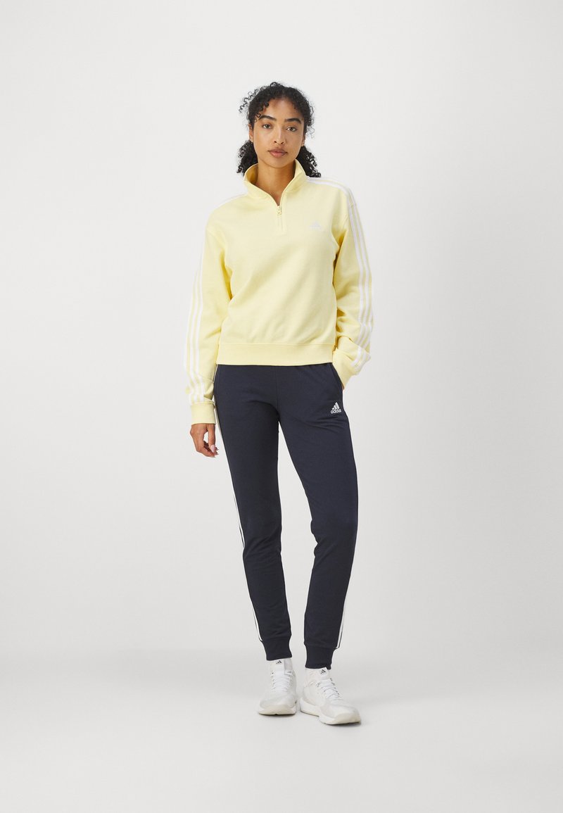 adidas Sportswear adidas Sportswear ESSENTIALS 3-STRIPES QUARTER ZIP - Sweatshirt - almost yellow Rabatte dieses Monats