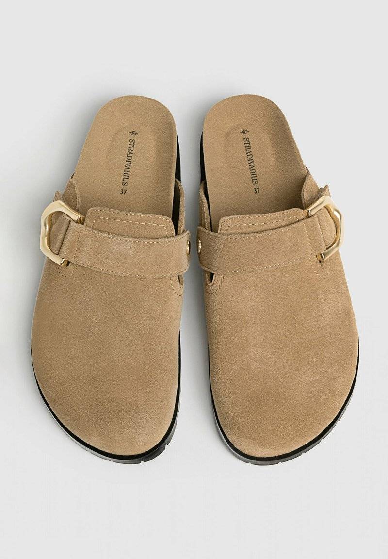 Stradivarius Stradivarius WITH BUCKLE DETAILS - Clogs - beige Sonderangebot