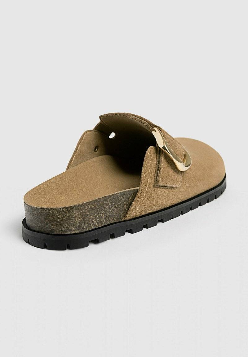 Stradivarius Stradivarius WITH BUCKLE DETAILS - Clogs - beige Sonderangebot