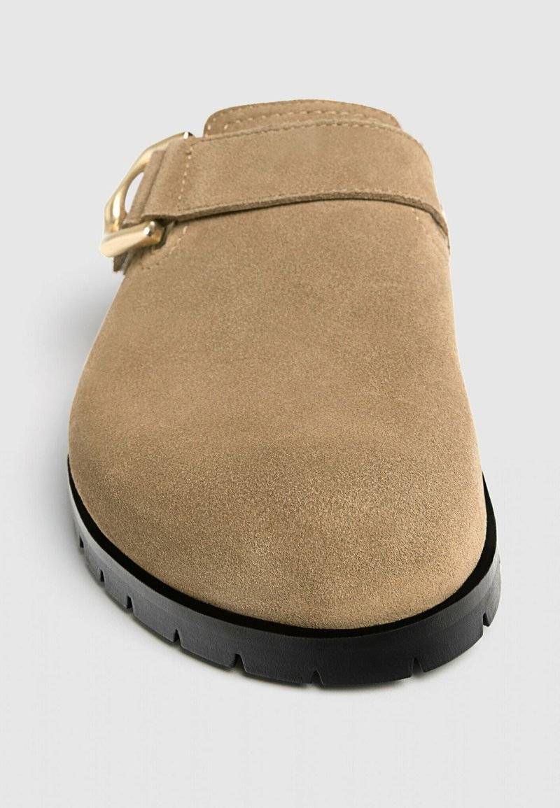 Stradivarius Stradivarius WITH BUCKLE DETAILS - Clogs - beige Sonderangebot