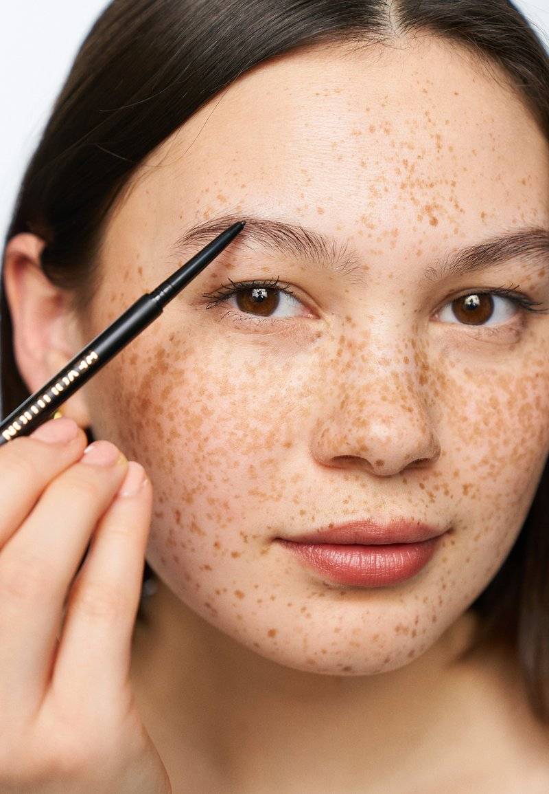 Makeup Revolution Makeup Revolution REVOLUTION PRECISE BROW PENCIL - Eyebrow pencil - dark brown JETZT KAUFEN