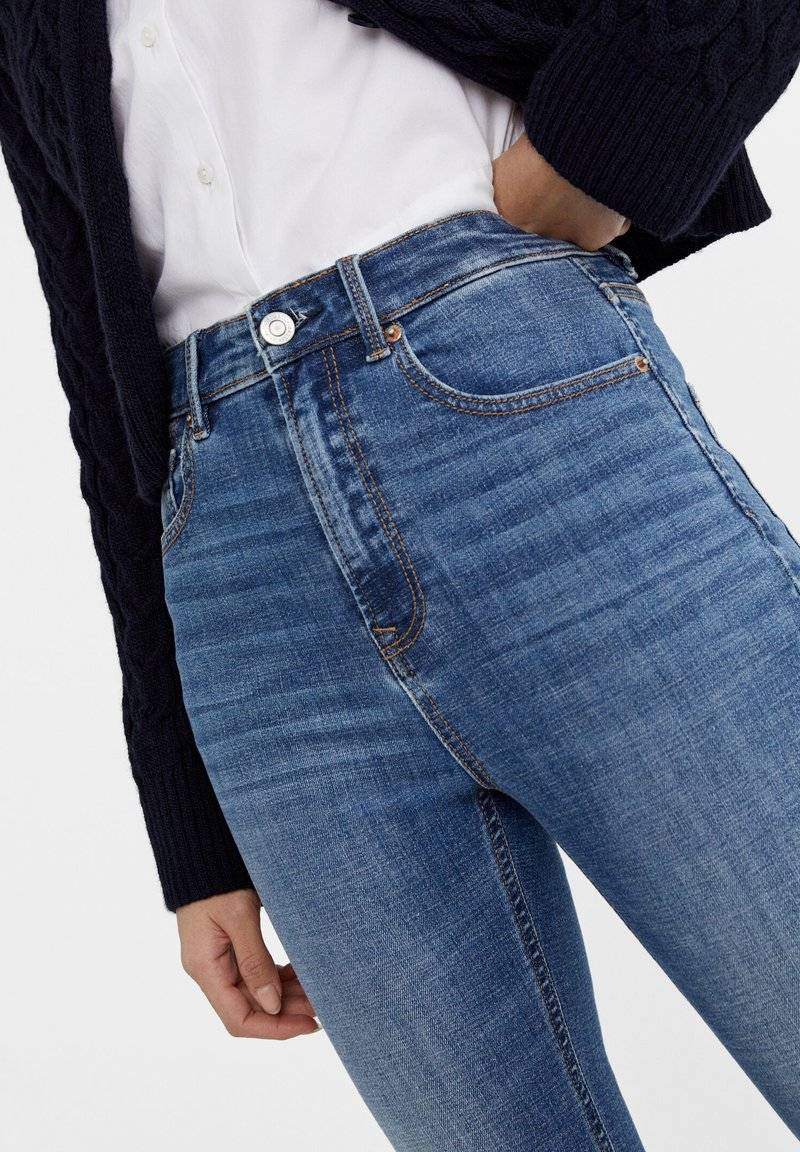 Stradivarius Stradivarius MIT SEHR HOHEM BUND - Jeans Skinny Fit - blue denim Speichern exportieren