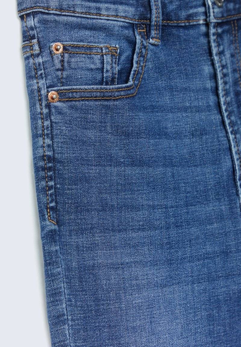 Stradivarius Stradivarius MIT SEHR HOHEM BUND - Jeans Skinny Fit - blue denim Speichern exportieren