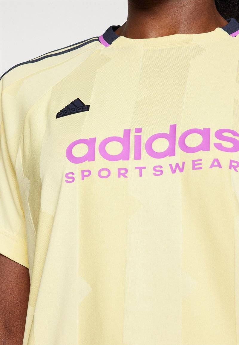 adidas Sportswear adidas Sportswear TIRO CUT STRIPES BOYFRIEND - Print T-shirt - almost yellow Rabatt