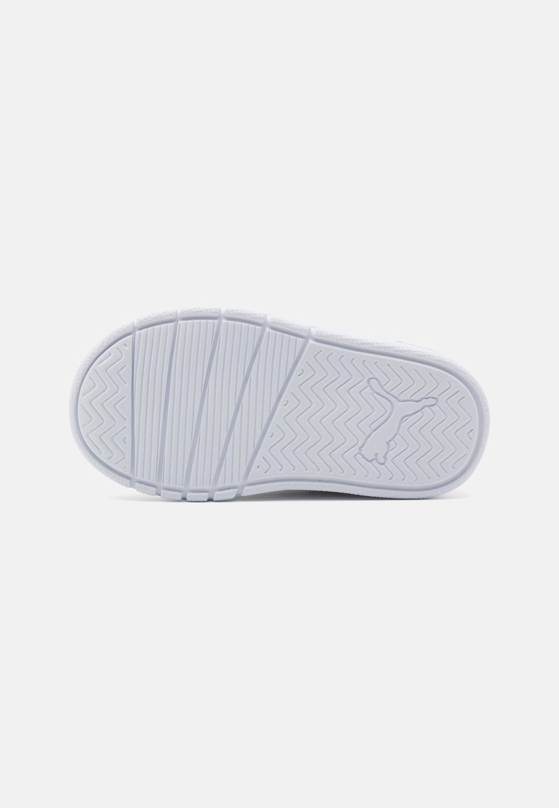Puma Puma COURTFLEX V3 UNISEX - Walking trainers Saisonschlussverkauf