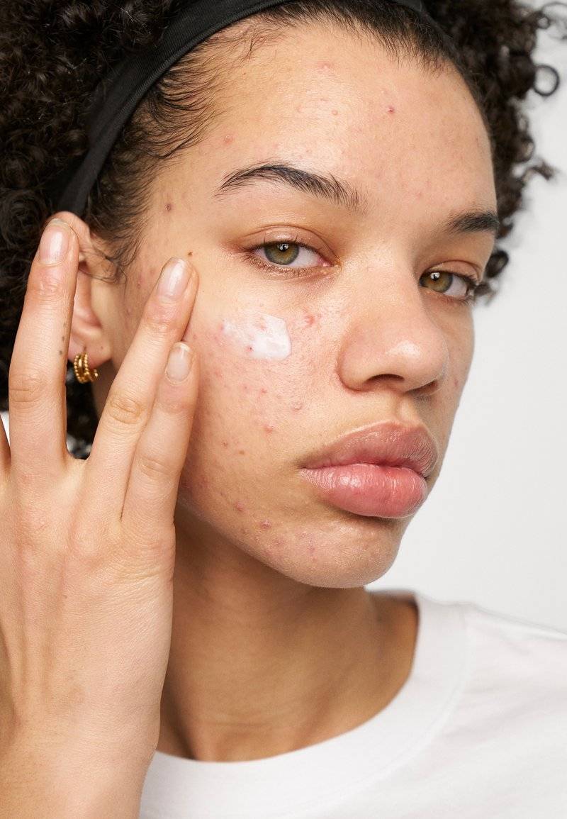BABOR BABOR GENTLE PEELING CREAM - Facial scrub & peel Saisonale Angebote