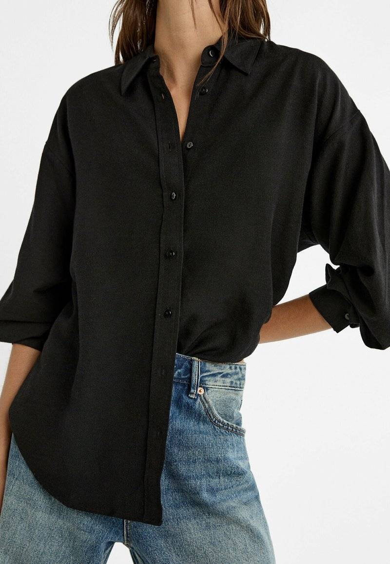 Stradivarius Stradivarius RUSTIKALES DAILY - Button-down blouse - black Fabrikpreis
