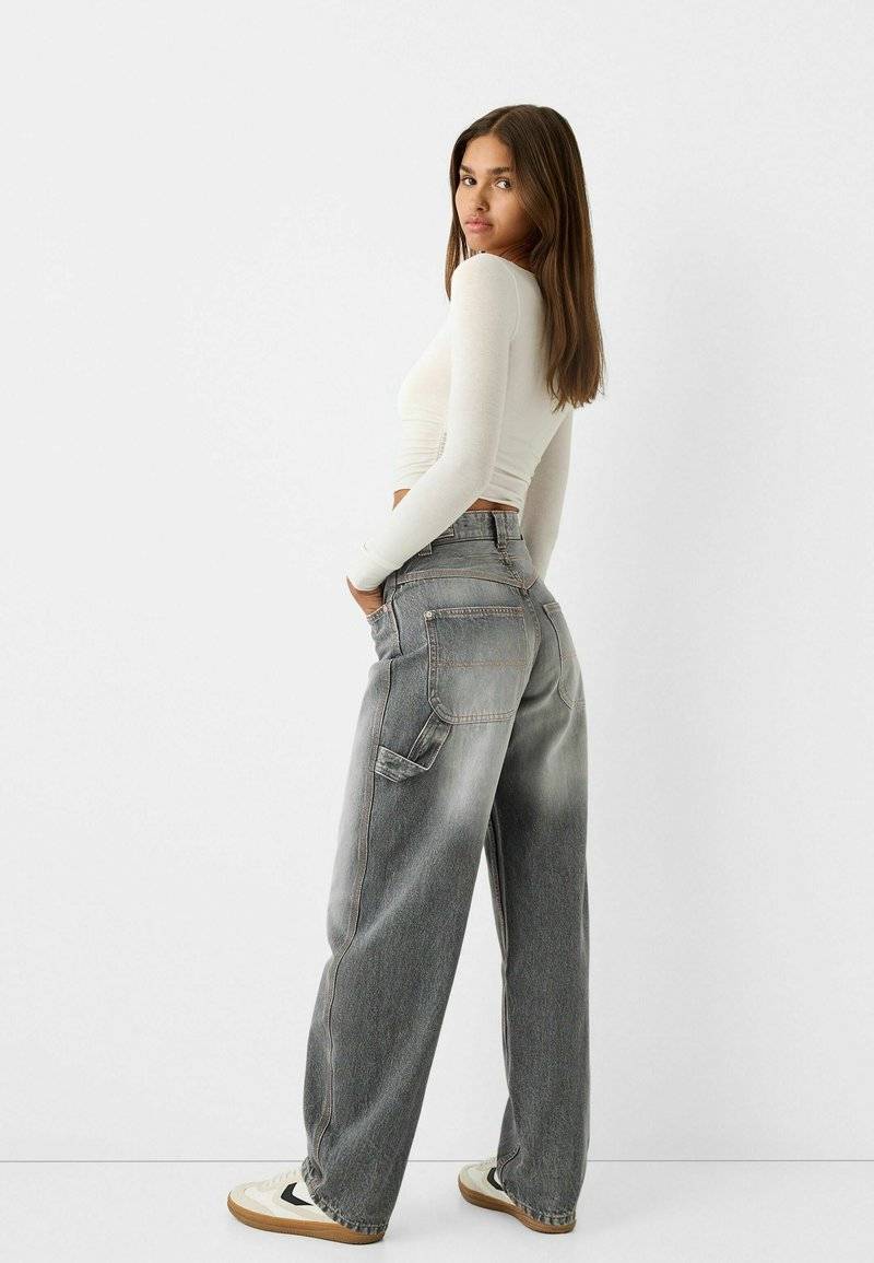 Bershka Bershka WIDE BALLOON CARPENTER - Relaxed fit jeans - grey Versandkostenfrei