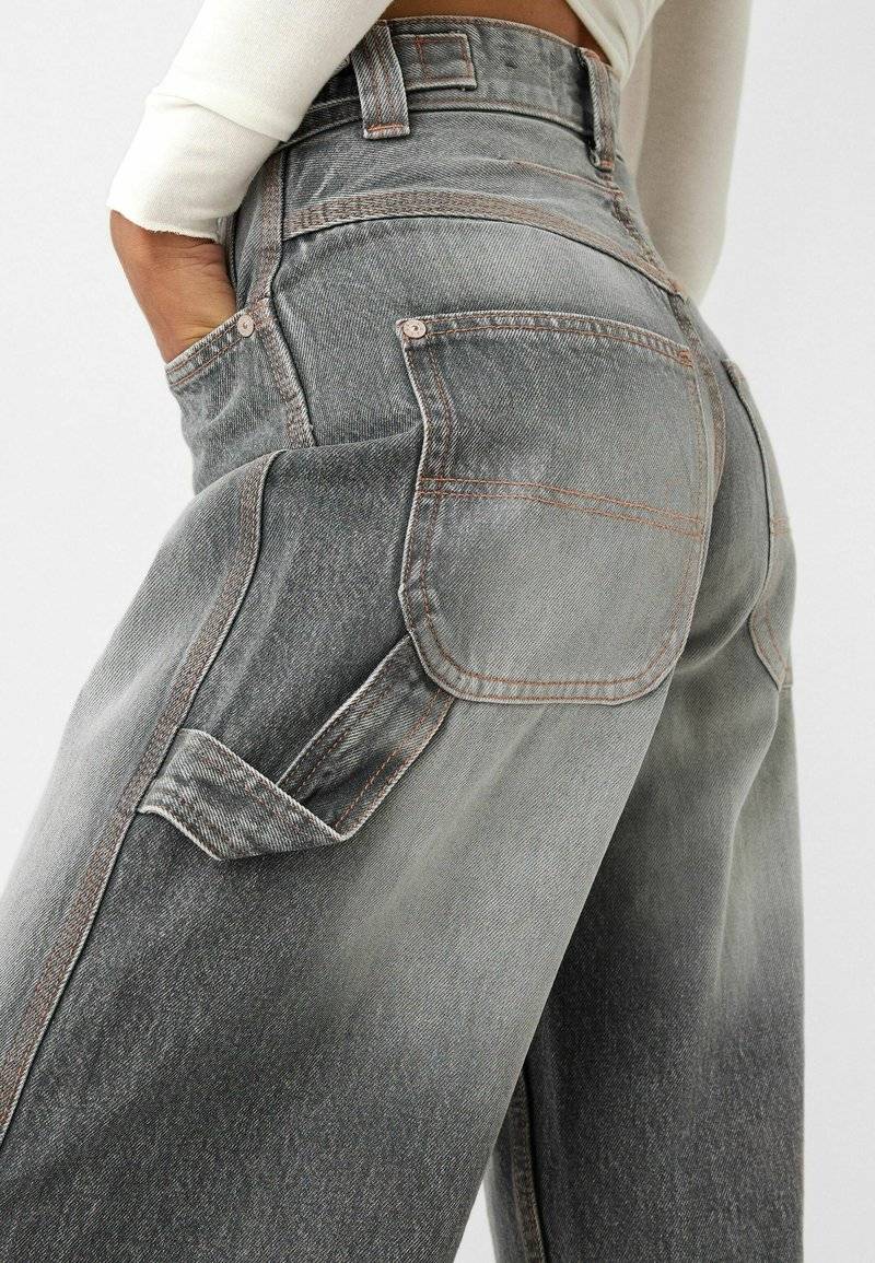 Bershka Bershka WIDE BALLOON CARPENTER - Relaxed fit jeans - grey Versandkostenfrei