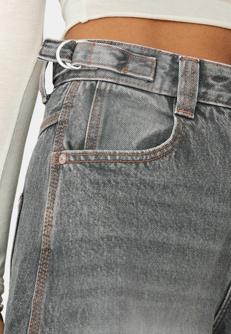 Bershka Bershka WIDE BALLOON CARPENTER - Relaxed fit jeans - grey Versandkostenfrei