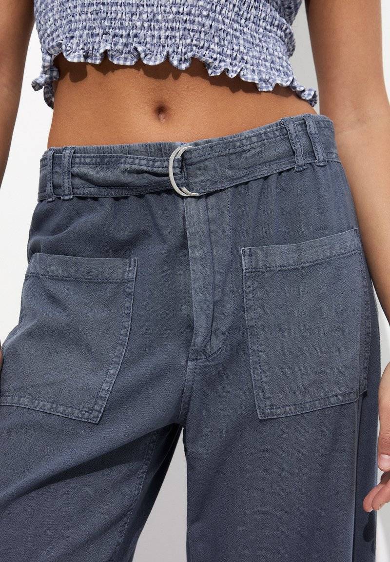 PULL&BEAR PULL&BEAR Trousers - blue Preisnachlass